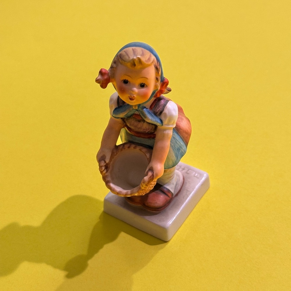 Vintage‎ Goebel Hummel Little Helper #73 - TMK 4 -  Germany - Vintage